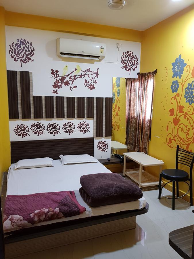 Hotel Shri Radhe Krishna Godarpura Экстерьер фото