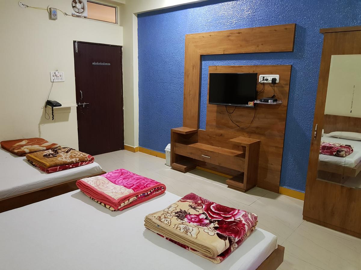 Hotel Shri Radhe Krishna Godarpura Экстерьер фото