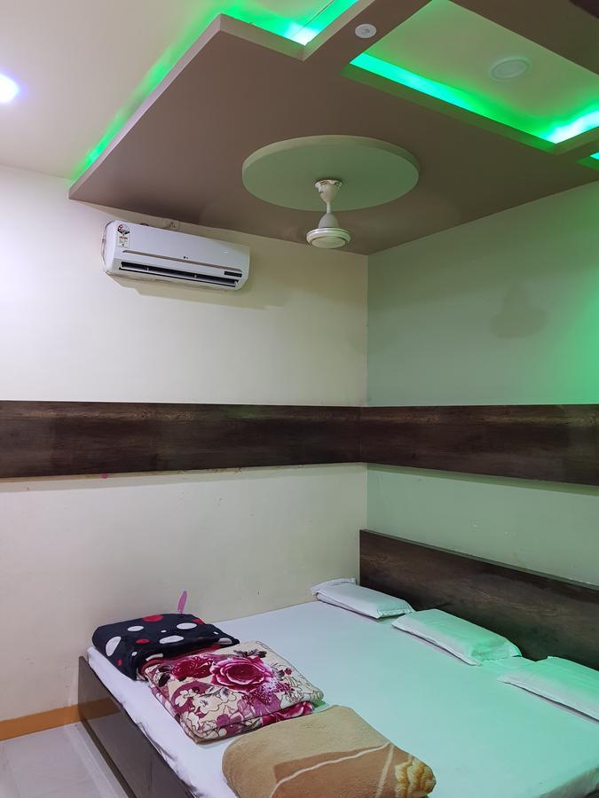 Hotel Shri Radhe Krishna Godarpura Экстерьер фото